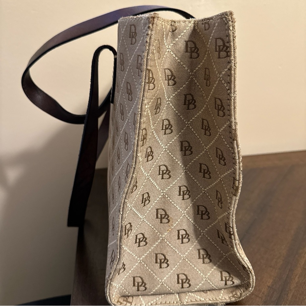 Dooney & Bourke East West Tote Signature Quilt Tan & Brown Stitching EUC - Picture 6 of 16